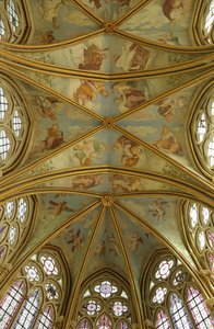 قباب كنيسة رايونانت في الابي مع لوحات عصر النهضة ، من القرن الثالث عشر إلى السادس عشر